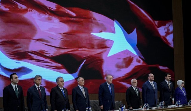 Cumhurbaşkanı Erdoğan: 'Meyhane jargonuyla ona buna saldırarak, hakaret ederek siyasetteki kapasite açığı kapatılamaz. CHP yönetimi vatandaşın aklıyla alay etmeyi artık bırakmalı'