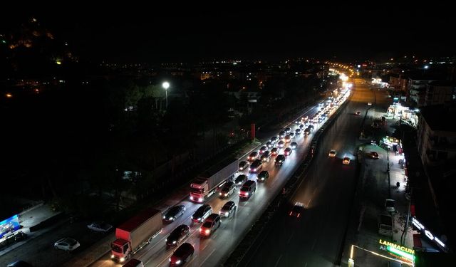 D-100 kara yolu Osmancık geçişinde bayram tatili yoğunluğu yaşanıyor