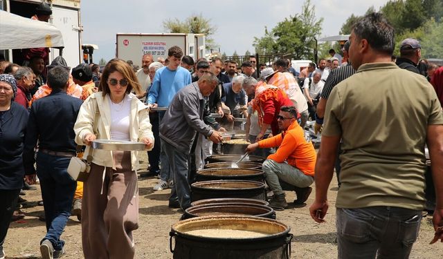 Denizli'de 'Taşkın Dede' geleneği binlerce kişiyi aynı sofrada buluşturdu