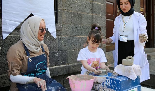Diyarbakır'da el emeği ürünler tarihi mekanlarda sergilendi