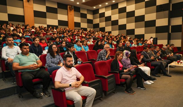 Diyarbakır'da ortaokullar arası 'İngilizce Bilgi Yarışması Finali' düzenlendi