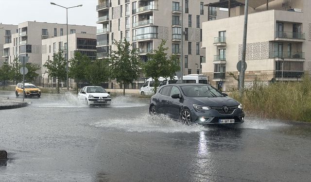 Diyarbakır'da sağanak etkili oldu