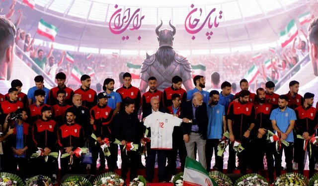 Dünya Kupası'na katılacak İran Milli Futbol Takımı için Tahran'da tören düzenlendi