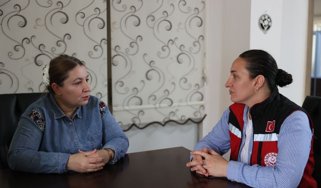 Emekli sağlık çalışanı ve eşi çocuk sevincini koruyucu aile olarak yaşadı