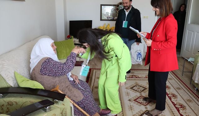 Erzincan'da 70 yaş ve üzeri vatandaşlar 'psikososyal destek'le yalnız bırakılmıyor