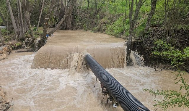 Erzincan'da derenin taşması sonucu iki restoranı su bastı