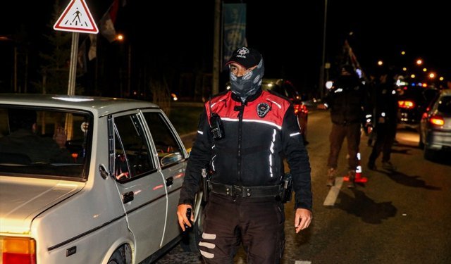 Erzurum genelinde trafik, asayiş ve narkotik ekipleri ortak uygulama için sahada