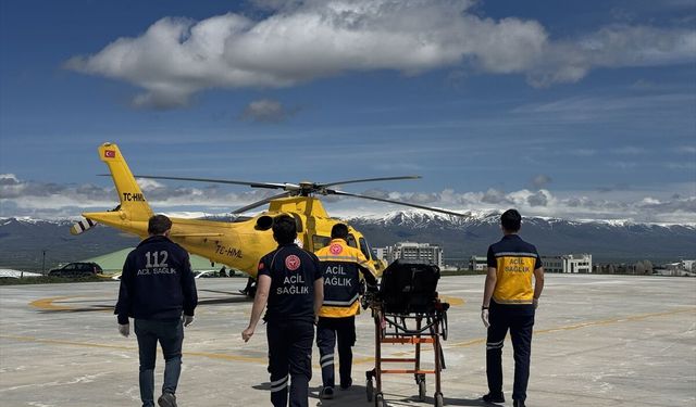 Erzurum'da ambulans helikopter solunum sıkıntısı çeken hasta için havalandı