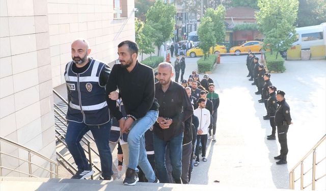 Eskişehir merkezli yasa dışı bahis operasyonunda yakalanan 45 zanlı adliyede