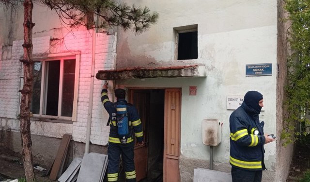 Eskişehir'de 2 katlı binanın giriş katında çıkan yangında bir kişi öldü