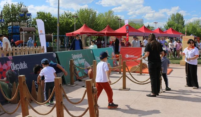 Eskişehir'de çocuklar 'EtnoTır' ile geleneksel sporları deneyimledi
