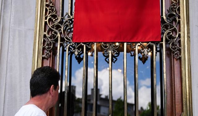 Fatih Sultan Mehmet Han Türbesi'ne vatandaşlardan yoğun ilgi
