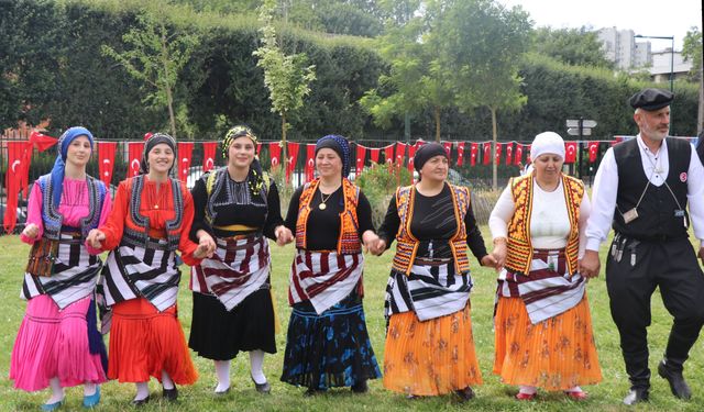 Fransa'da 10. Paris Karadeniz Yayla Festivali düzenlendi