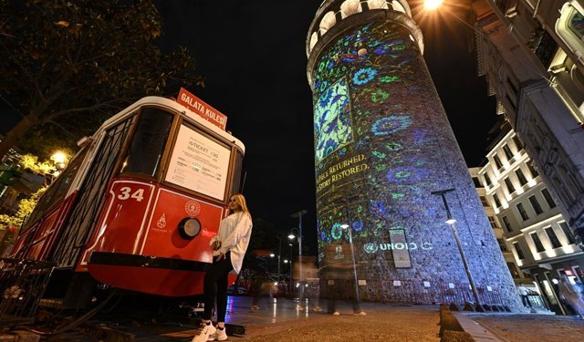 Galata Kulesi'nde kültürel miras için farkındalık gösterisi yapıldı