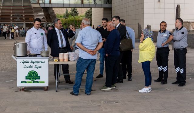 Gastronomi kenti Gaziantep'te, Müzeler Haftası kapsamında ziyaretçilere beyran ikram edildi