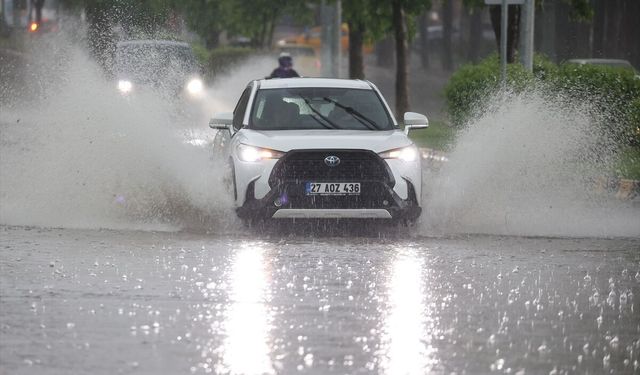 Gaziantep ve çevre illerde sağanak etkili oldu