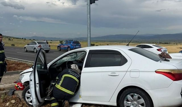 Gaziantep'te çarpışan 2 otomobildeki 6 kişi yaralandı