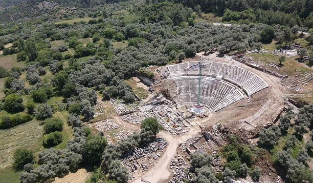 'Gladyatörler şehri' Stratonikeia, bayram tatilinde de ziyaretçilerini tarihi yolculuğa çıkarıyor