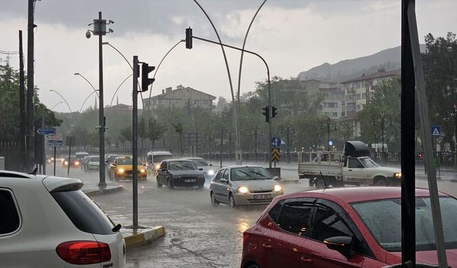 GÜNCELLEME 2 - Çankırı'da sağanak hayatı olumsuz etkiledi