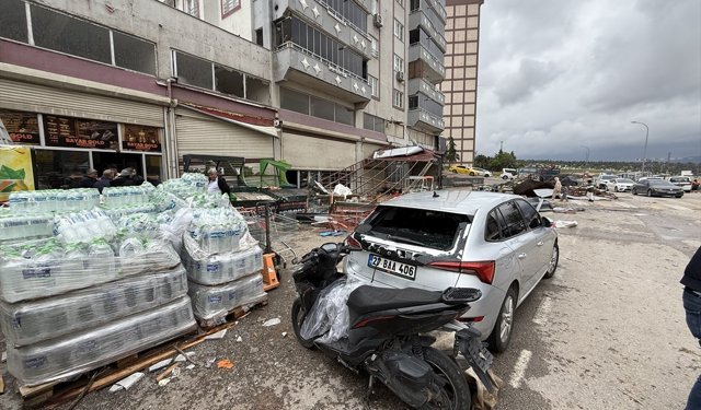 GÜNCELLEME 2 - Gaziantep'te fırtınanın verdiği hasar gün aydınlanınca ortaya çıktı