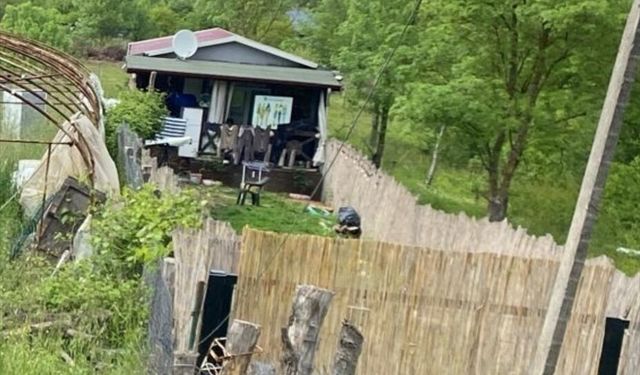 GÜNCELLEME - Antalya'da iş yerinden kürk ve para çaldıkları iddia edilen 4 zanlı tutuklandı