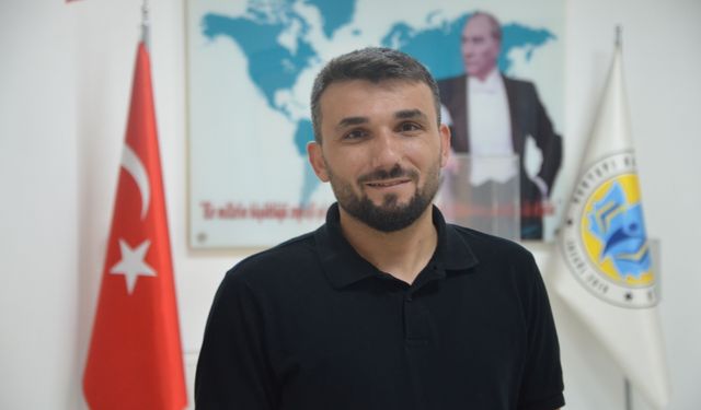 GÜNCELLEME - Bursa'da müdür yardımcısı sırtladığı engelli öğrenciyi merdivenlerden indirdi