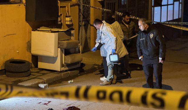 GÜNCELLEME - Erzurum'da 1 kişi cami önünde silahla vurulmuş halde ölü bulundu