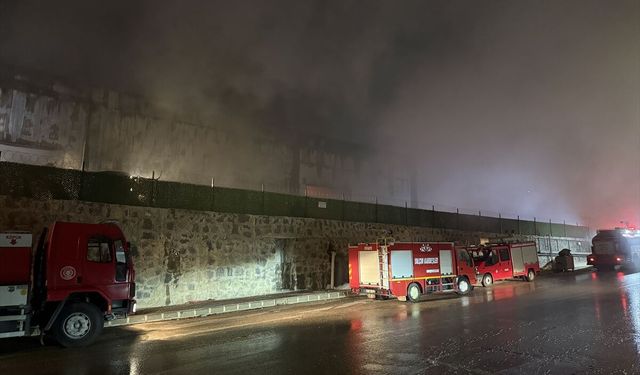 GÜNCELLEME - Gaziantep'te mobilya fabrikasından çıkan yangın kontrol altına alındı