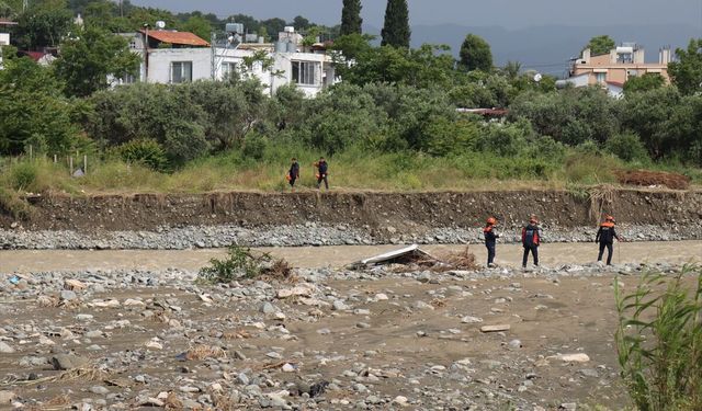 GÜNCELLEME - Hatay'da sele kapılarak kaybolan 2 gençten 1'inin cesedi bulundu