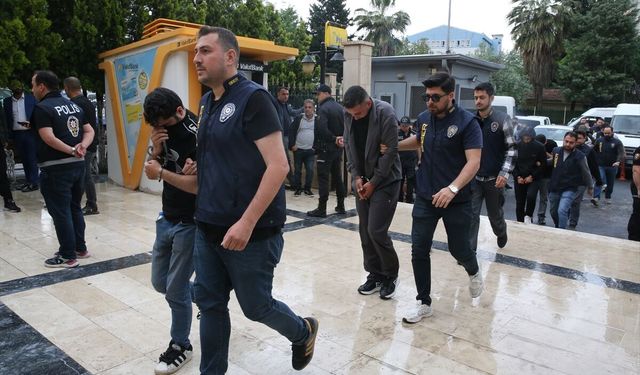 GÜNCELLEME - Şanlıurfa merkezli yasa dışı bahis operasyonunda yakalanan 17 şüpheli tutuklandı