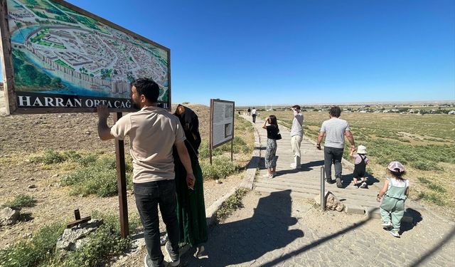 Harran'da bayram tatili yoğunluğu yaşanıyor