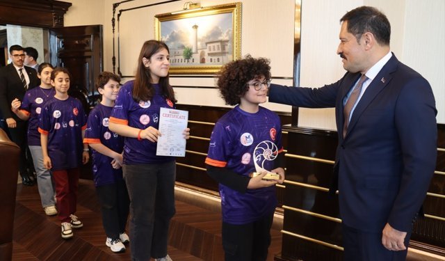 Hatay Valisi Mustafa Masatlı, Dünya Robot Yarışması'na katılacak öğrencileri ağırladı