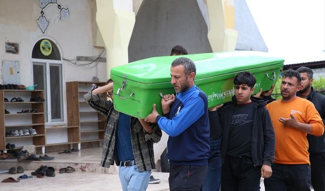 Hatay'da selde hayatını kaybeden 2 kişinin cenazeleri defnedildi