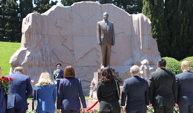 Haydar Aliyev, doğumunun 103. yılında anıldı