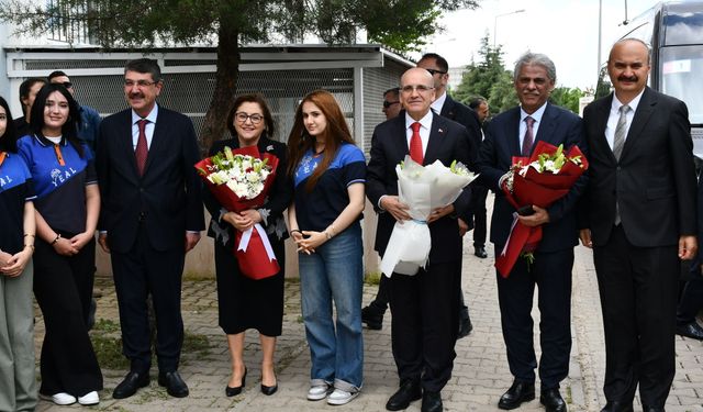 Hazine ve Maliye Bakanı Mehmet Şimşek, Batman'da çeşitli açılışlara katıldı