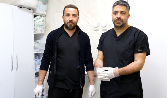 Hemşire iki kardeş aynı hastanede omuz omuza mesai yapıyor