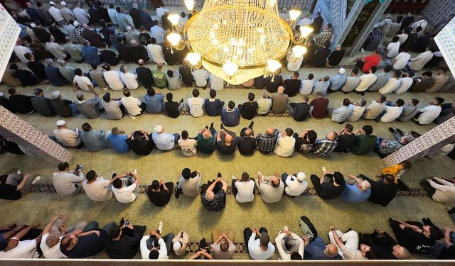 Hollanda'da Kurban Bayramı namazı kılındı