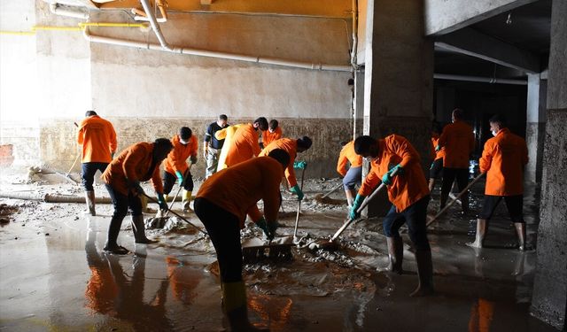 Hükümlüler selden etkilenen Havza'da yaraları sarmak için görev yapıyor