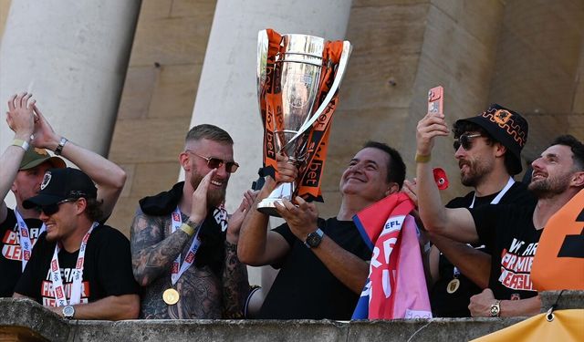 Hull City, Premier Lig'e çıkmasını taraftarlarıyla kutladı