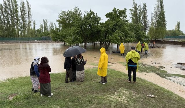 Iğdır'da sağanak sonrası sel meydana geldi