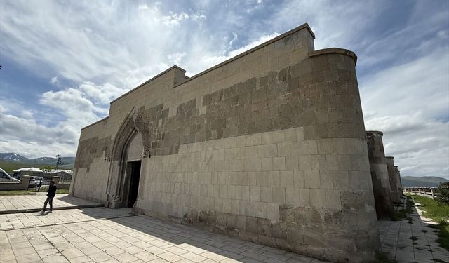 Iğdır'daki Ejder Kervansarayı'nda 'Nakş-ı Saray' sergisi düzenlendi
