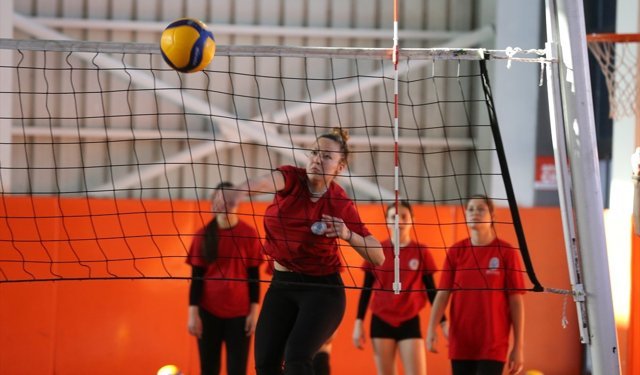 İlçenin spor okulunda yetişen voleybolcular, Türkiye şampiyonasında mücadele edecek