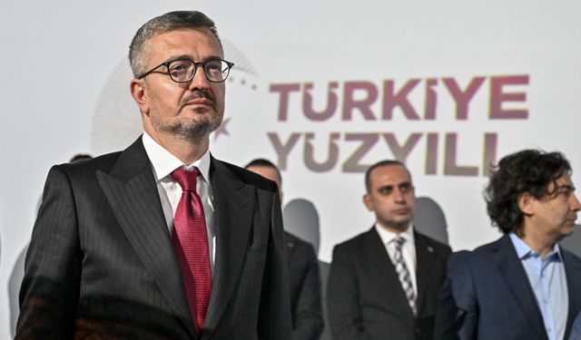 İletişim Başkanı Duran, 'Fatih Sultan Mehmet ve İstanbul'un Fethi' temalı deneyim çadırını gezdi: