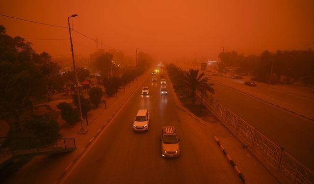 Irak'ın Necef kentinde kum fırtınası etkili oldu