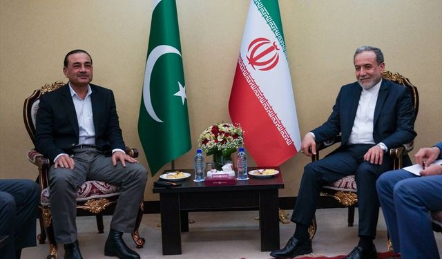 İran Dışişleri Bakanı Erakçi ile Pakistan Genelkurmay Başkanı Munir Tahran'da görüştü