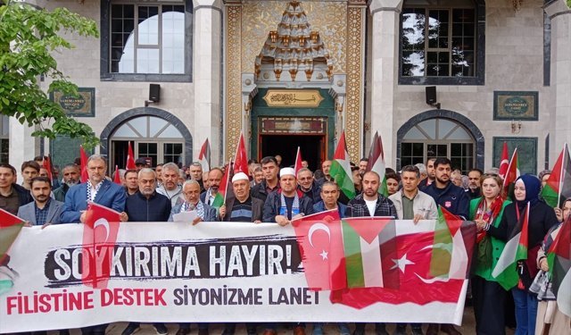 İsrail'in Küresel Sumud Filosu'na saldırısı Manisa'da protesto edildi