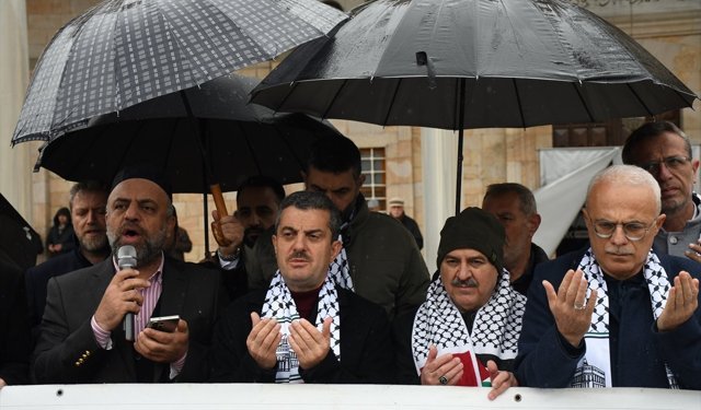 İsrail'in Küresel Sumud Filosu'na saldırısı Sakarya ve çevre illerde protesto edildi