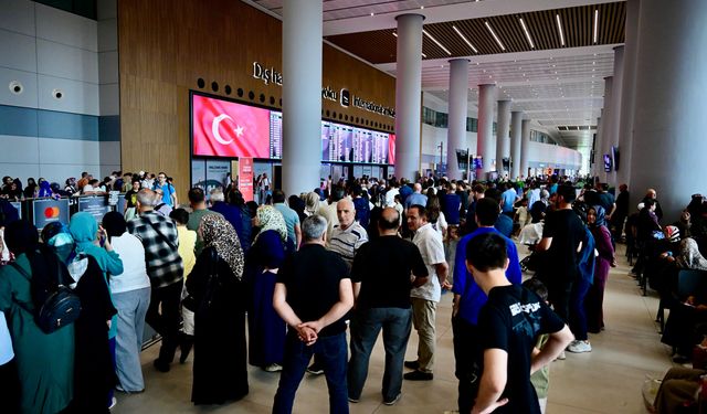 İstanbul Havalimanı'nda bayram dönüşü yolcu hareketliliği