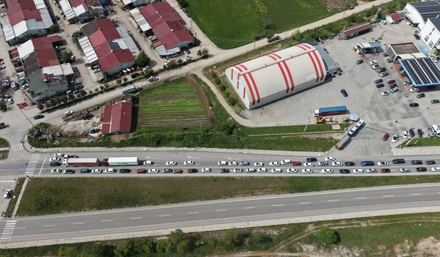 İstanbul-Samsun kara yolu Amasya geçişinde bayram trafiği yoğunluğu başladı