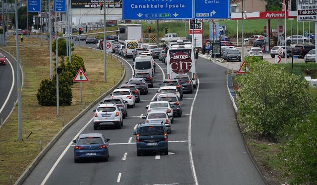 İstanbul-Tekirdağ kara yolunda bayram yoğunluğu